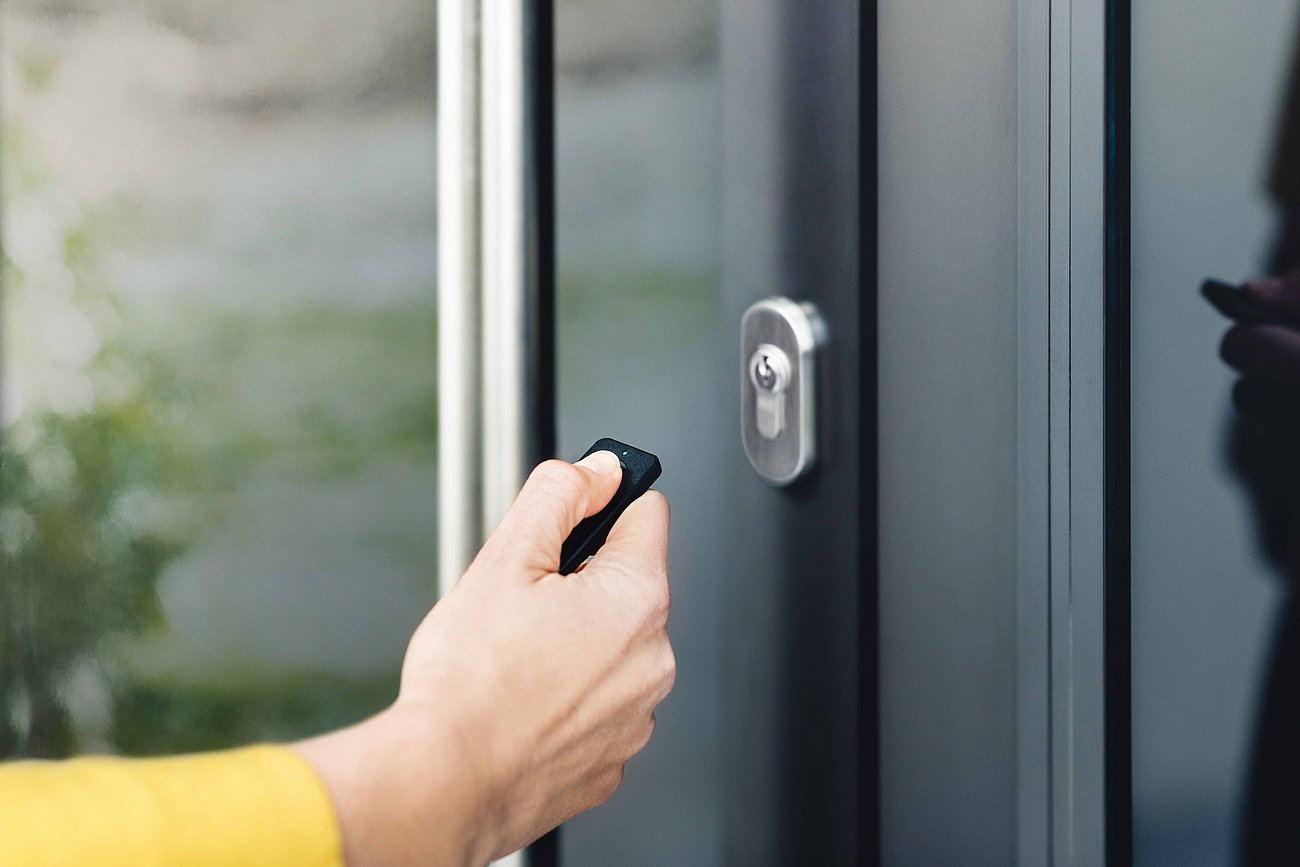 Mit Nuki und Gaulhofer wird Ihre Haustür zum Eintrittstor in das smarte Wohnfühl-­Zuhause.