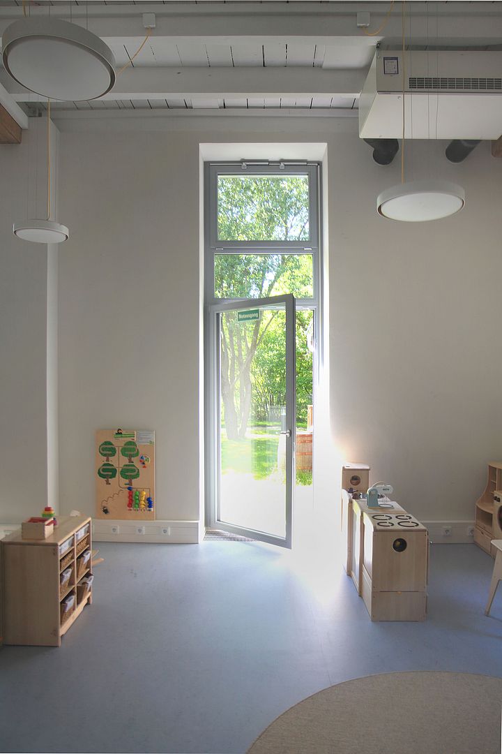 Für die KITA im Stemmerhof wurde eine alte Scheune aufwändig saniert – unter anderem mit Holzfenstern von Gaulhofer.