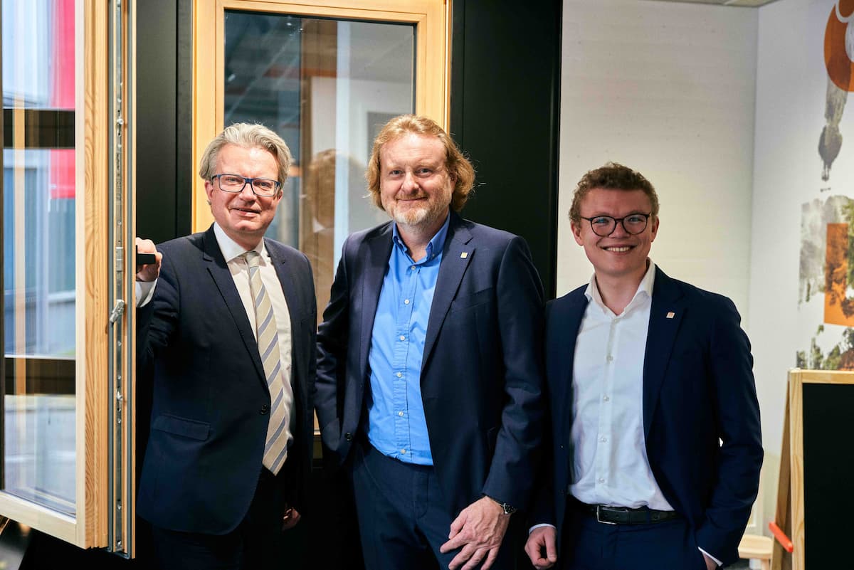 Landeshauptmann Christopher Drexler gratuliert Gaulhofer.